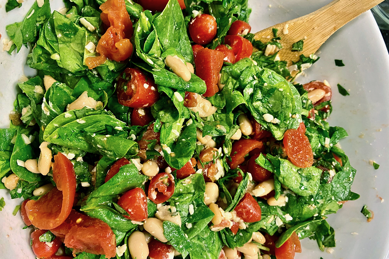 White Bean Salad with Tomatoes and Spinach